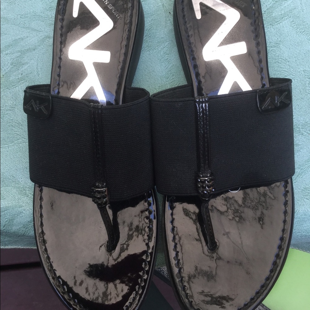 Anne Klein Black Thong Sandal Size 7.5
